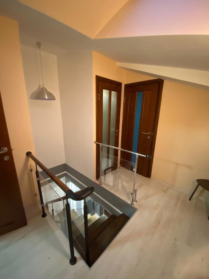 Apt In The Center Of The Town Near The Opera House Apartment Lviv Bagian luar foto