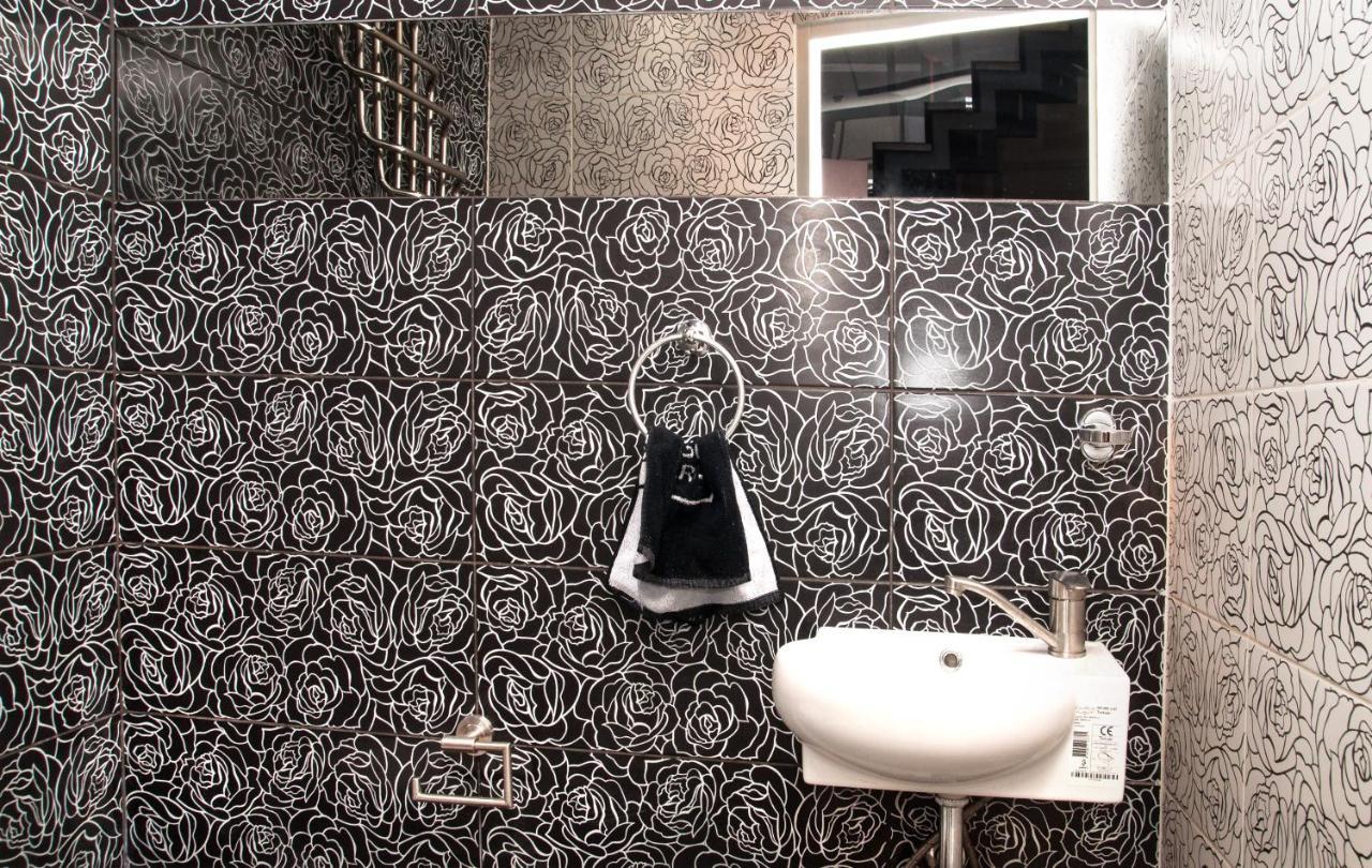 Apt In The Center Of The Town Near The Opera House Apartment Lviv Bagian luar foto