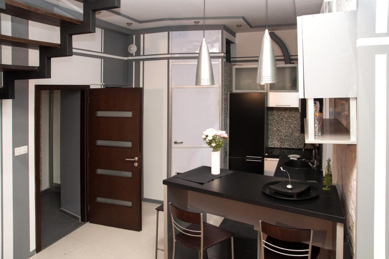 Apt In The Center Of The Town Near The Opera House Apartment Lviv Bagian luar foto