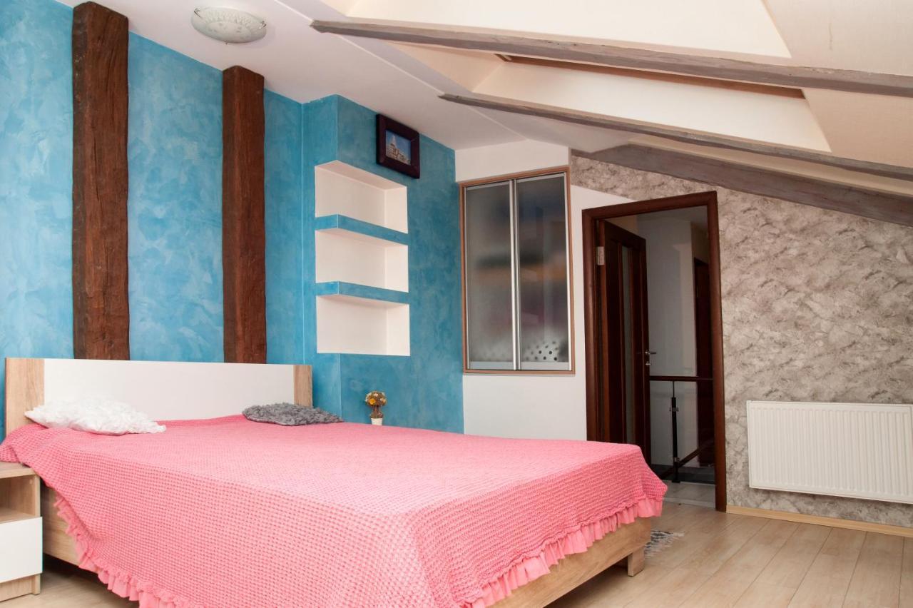 Apt In The Center Of The Town Near The Opera House Apartment Lviv Bagian luar foto