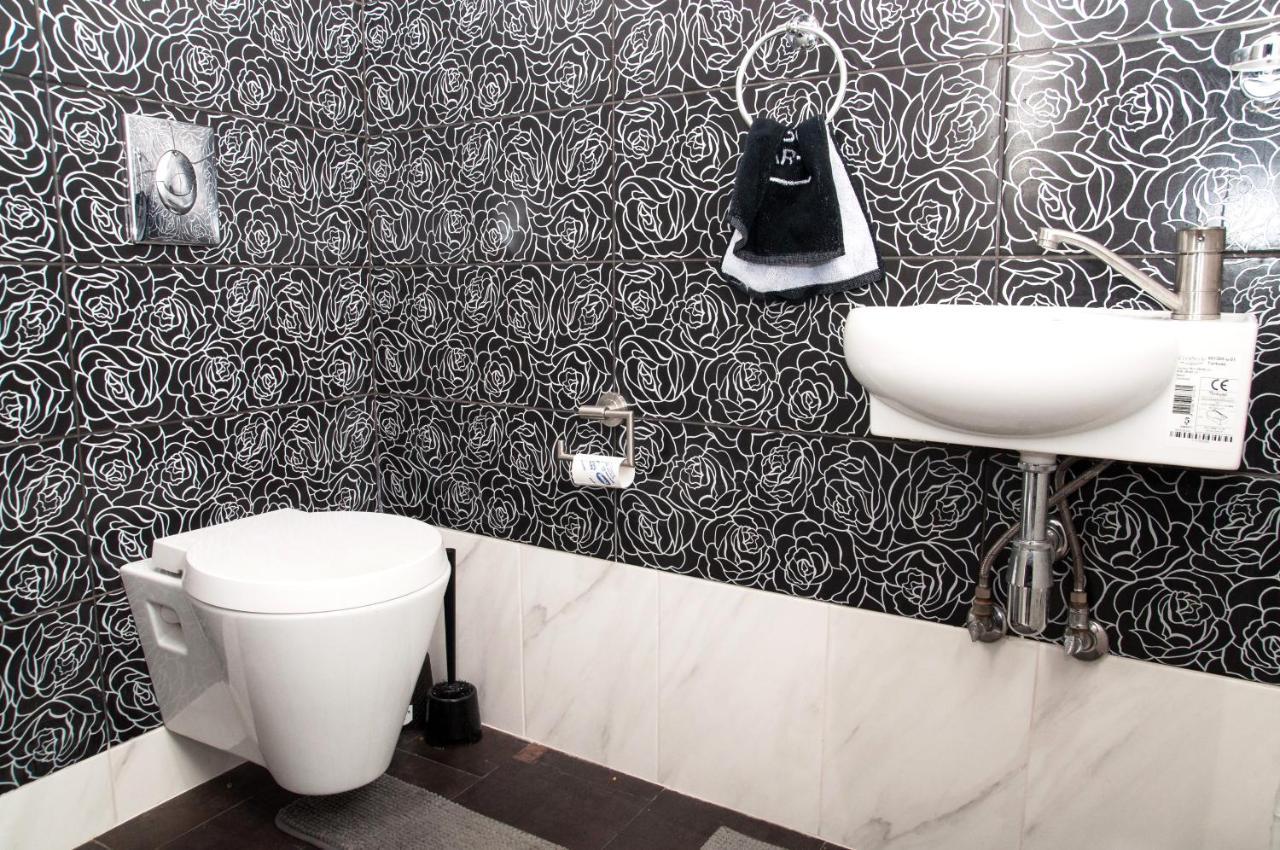Apt In The Center Of The Town Near The Opera House Apartment Lviv Bagian luar foto
